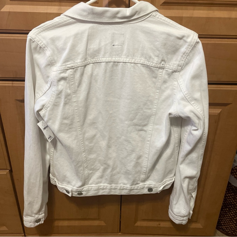 GAP Women's Classic White Jean Jacket - Picture 3 of 4